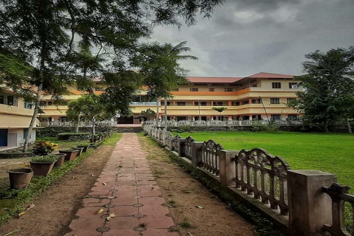 https://cache.careers360.mobi/media/colleges/social-media/media-gallery/29027/2020/6/22/Campus view of Mater Dei CMI College Pathanamthitta_Campus-view.jpg